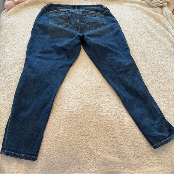 Torrid curvy skinny Jean 12R super stretch - Picture 5 of 8